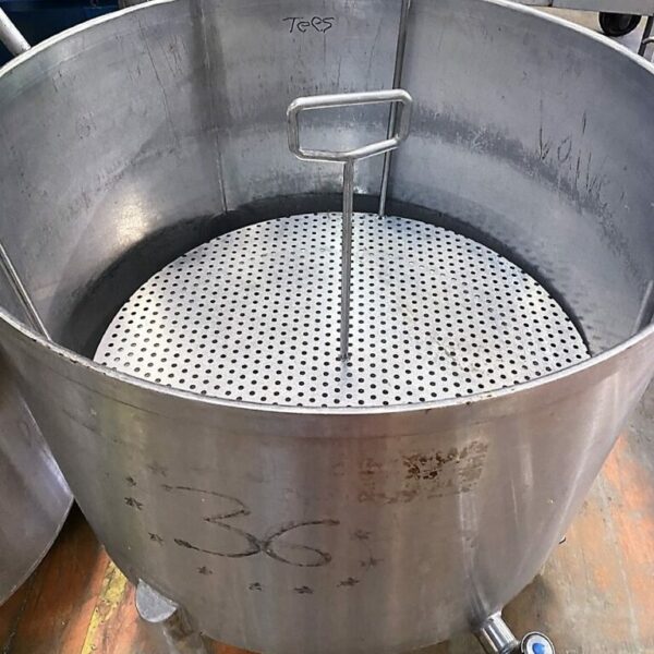 65 GALLON STAINLESS STEEL TANK FOR LIQUIDS