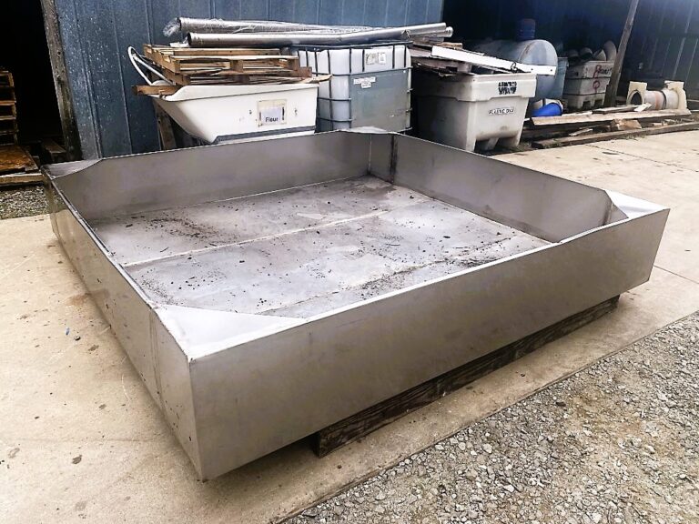 638 GALLON STAINLESS STEEL CATCH BASIN CONTAINED SPILL CONTAINER