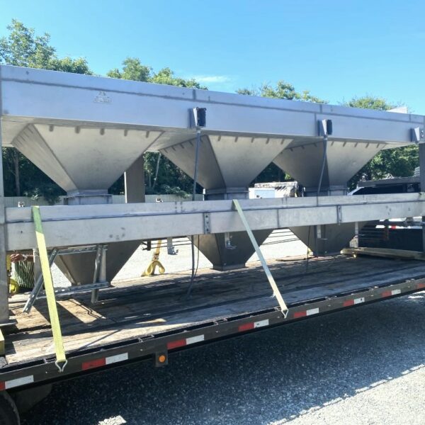120 CUBIC FOOT THREE SECTION STAINLESS HOPPERS WITH LUMPBREAKERS