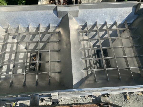 80 CUBIC FOOT DUPLEX STAINLESS HOPPER WITH LUMPBREAKERS - Image 3