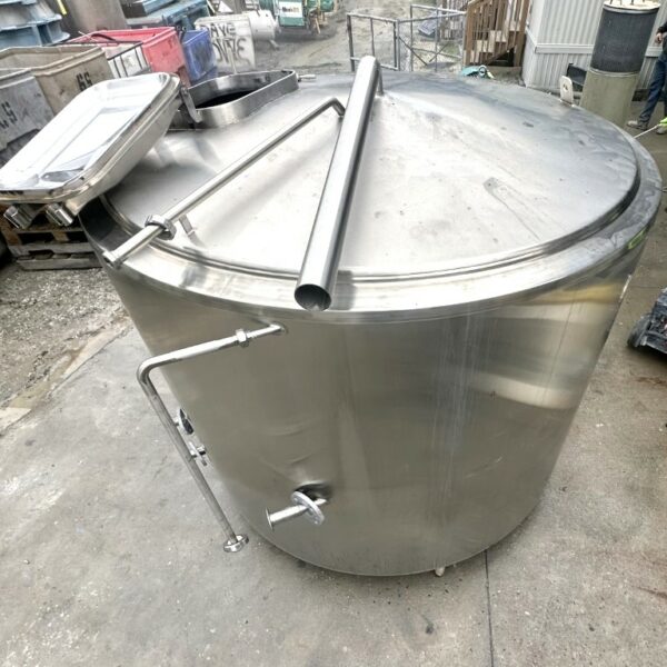 1000 GALLON STAINLESS STEEL JACKETED TANK