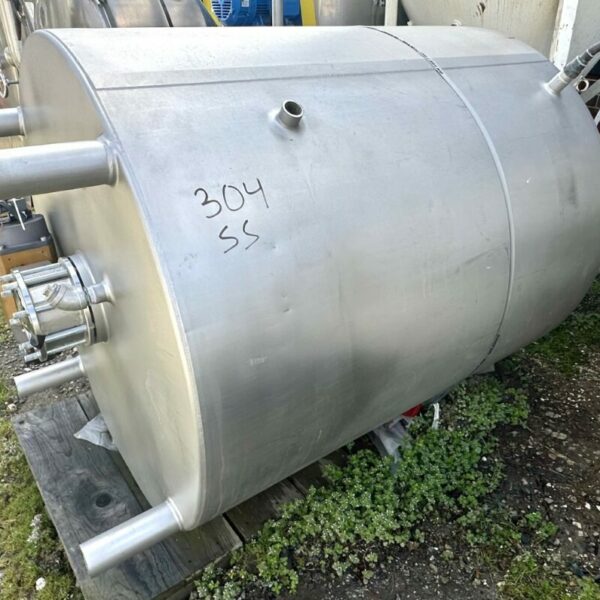 ITEM 2354: 650 GALLON STAINLESS LIQUID TANK WITH FLOWSERVE VALVE, FOOD GRADE