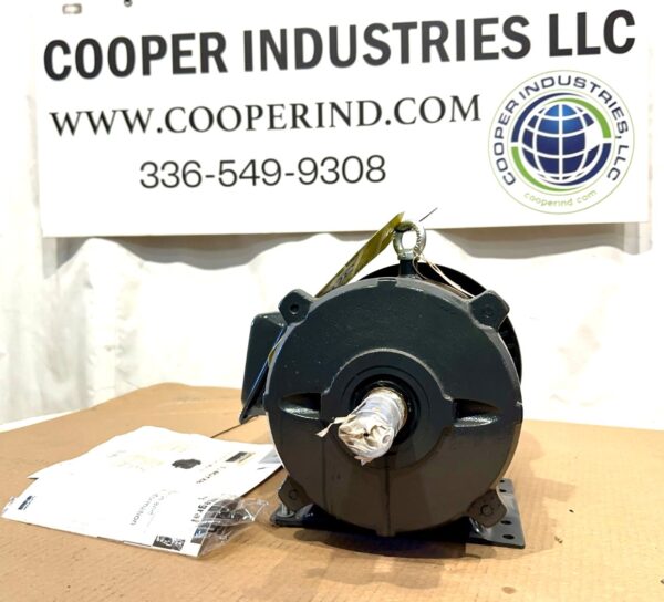ITEM 3064: 10 HP DAYTON INVERTER DUTY MOTOR MODEL 4GYZ8 FRAME 215T;  UNUSED - Image 4
