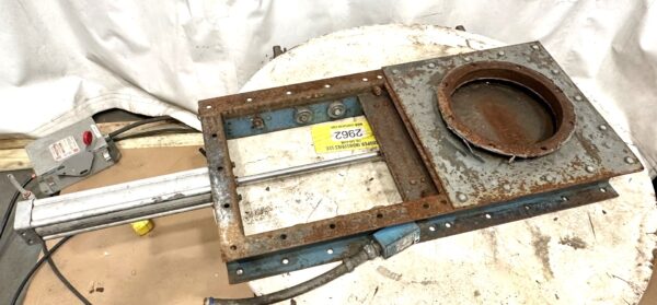 ITEM 2962:   14”x14” ABEL PNEUMATIC ROLLING BLADE KNIFE GATE CARBON STEEL USED - Image 5